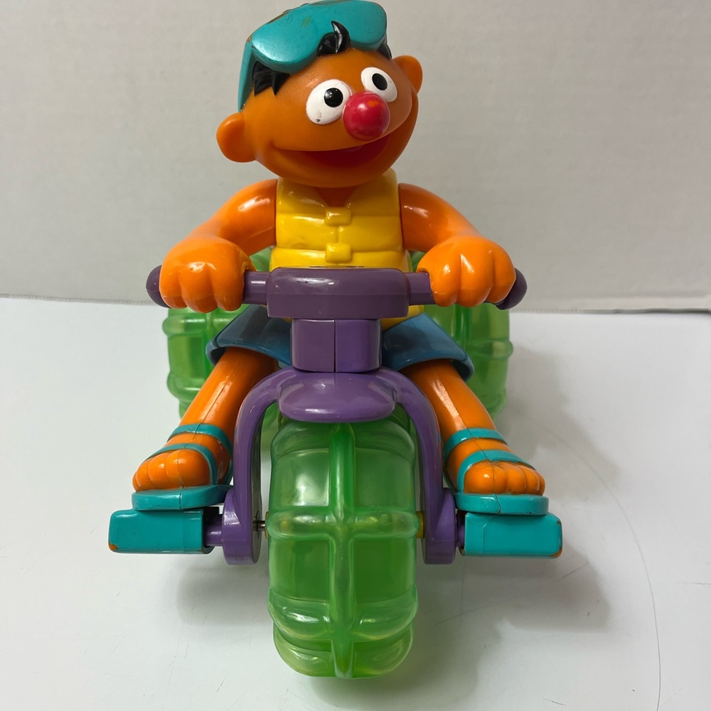 2001 Sesame Street Ernie's Splashing Fun Trike Rubber Ducky Water Toy Works